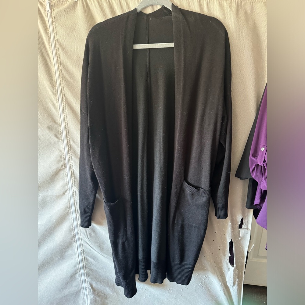 Brand Unknown because tag is gone extra large sweater with pockets